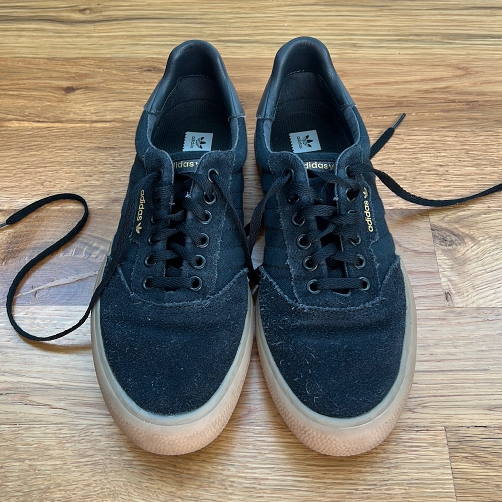 Adidas women’s size 9/men’s size 8 black canvas sneakers